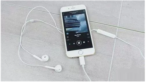 用iPhone拍照时耳机有大作用，你知道吗