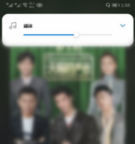 一加BudsZ2如何调节音量。