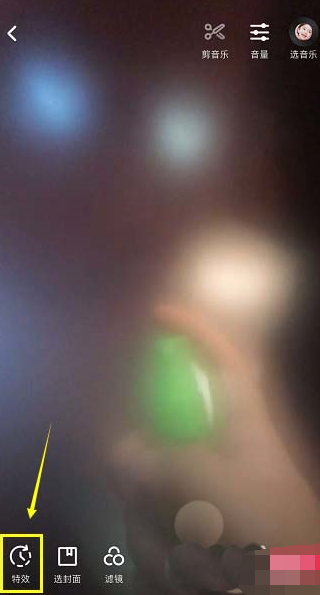 在抖音中拍摄出网红喷香水特效的具体步骤。